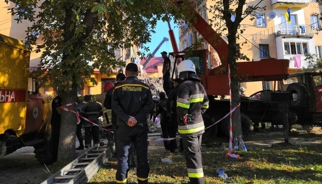 Мешканців обваленого будинку у Дрогобичі евакуюють