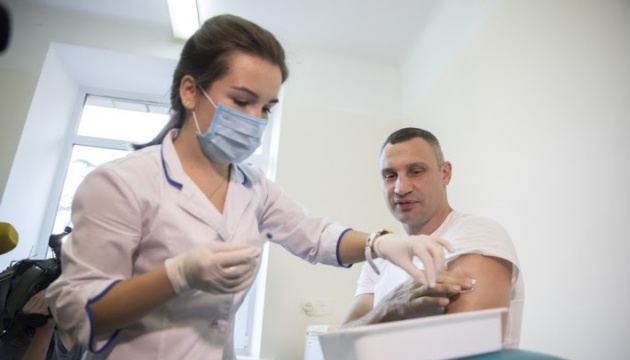 Vitali Klitschko ruft vor Schulbeginn zu Impfungen auf - Fotos