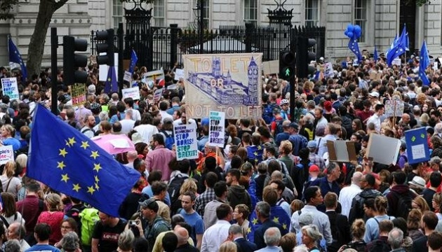 Тисячі британців протестують проти припинення роботи парламенту