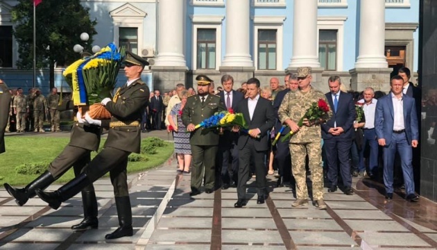 Zelensky commemorates fallen defenders of Ukraine. Photos, video