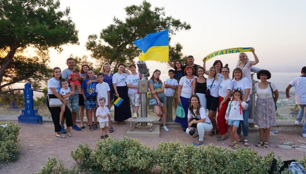  В Ізмірі українці організували флешмоб-проєкт “Моя незалежність”