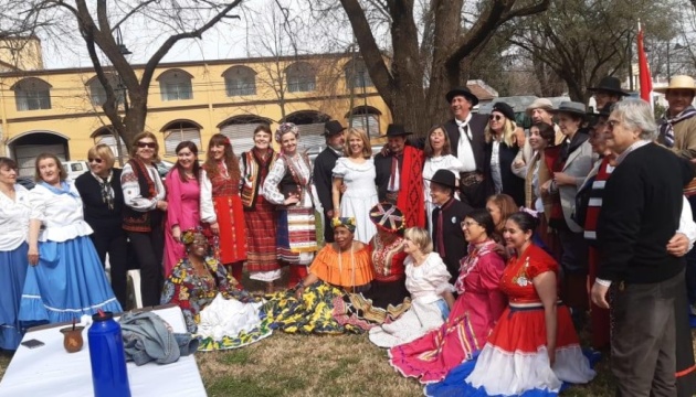 Українки «Просвіти» взяли участь у Міжнародному дні фольклору в Аргентині