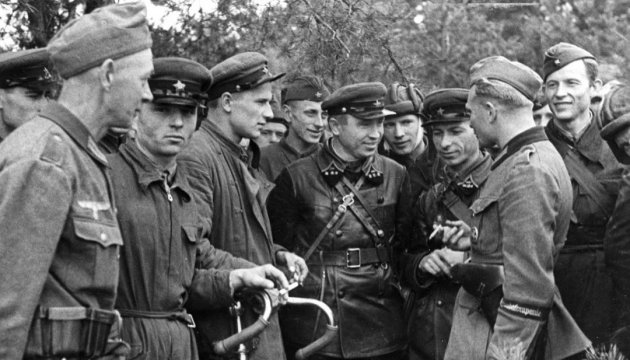 Радянські та німецькі військові завершили розділ Польщі