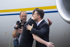 Зеленський зустрів звільнених українців