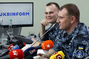 露から解放された海軍軍人が記者会見 拘束時に反撃しなかった理由など説明