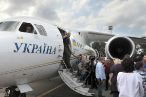 Повернення політв'язнів, змагання танкістів і розпуск ЦВК