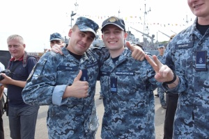 解放された海軍軍人、オデーサの基地へ帰還
