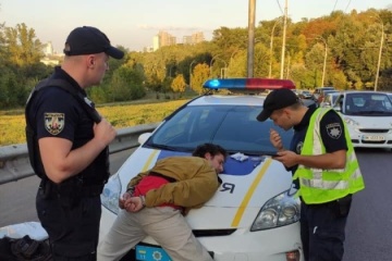 У Києві затримали чоловіка, який стріляв у пасажирів тролейбуса