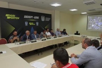 Збірна і великий футбол повертаються в Дніпро