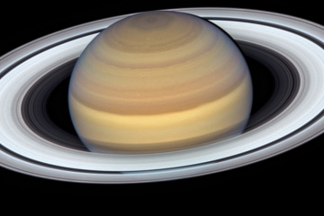 Hubble показал, как меняются времена года на Сатурне