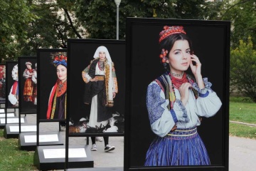 У Чехії триває фотовиставка українського національного вбрання