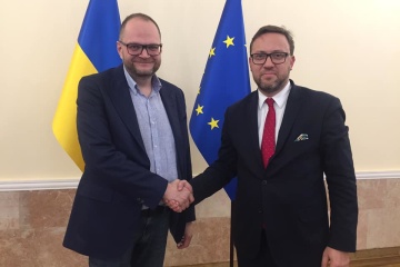 Бородянський обговорив з послом Польщі процедуру ексгумації поховань