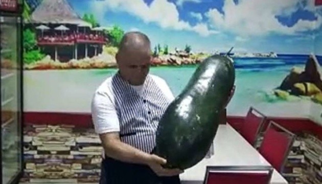 У Туреччині виростили огірок-гігант вагою 21 кілограм