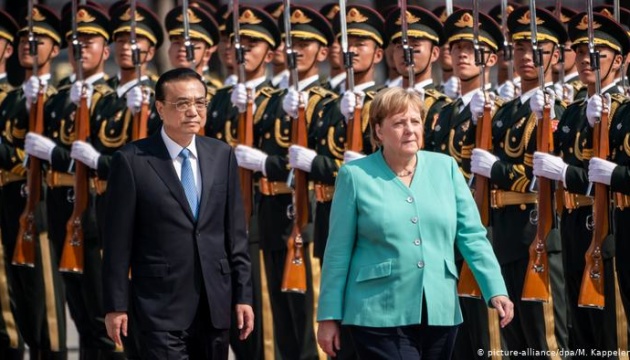 Меркель почала візит до Китаю