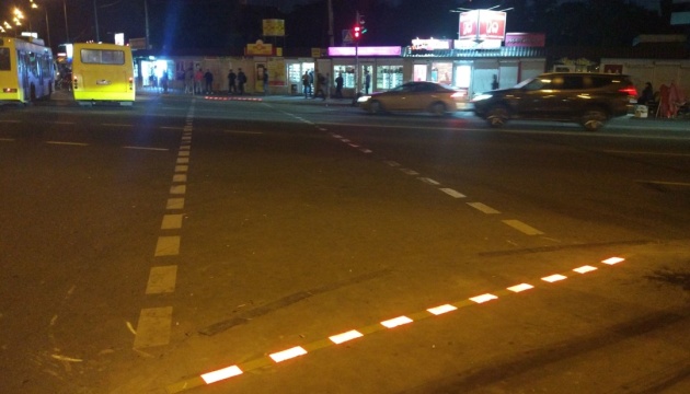 У Києві вперше встановили LED-бруківку на пішохідному переході