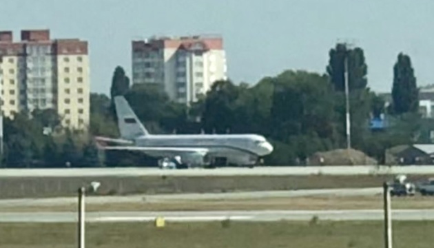 ロシア発飛行機がボリスピリ空港に着陸
