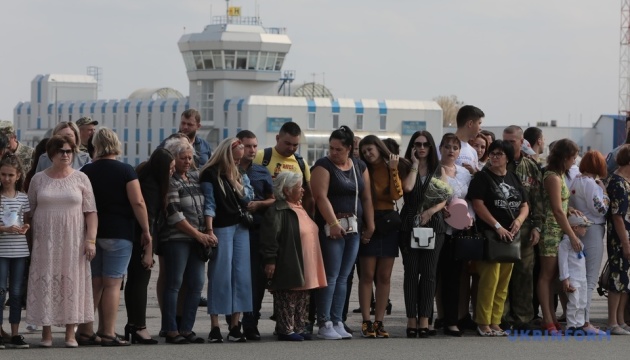 Plane with released Ukrainians lands at Boryspil Airport. Video