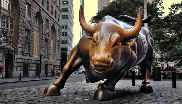 У Нью-Йорку вандал пошкодив знамениту статую бика на Уолл-стріт