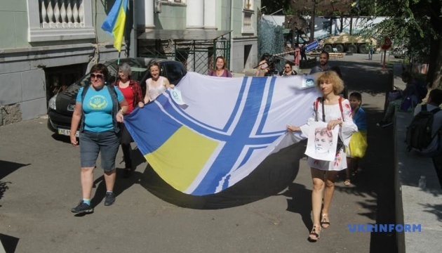 У Дніпрі влаштували флешмоб на підтримку звільнених політв’язнів У Дніпрі влаштували флешмоб на підтримку звільнених політв’язнів