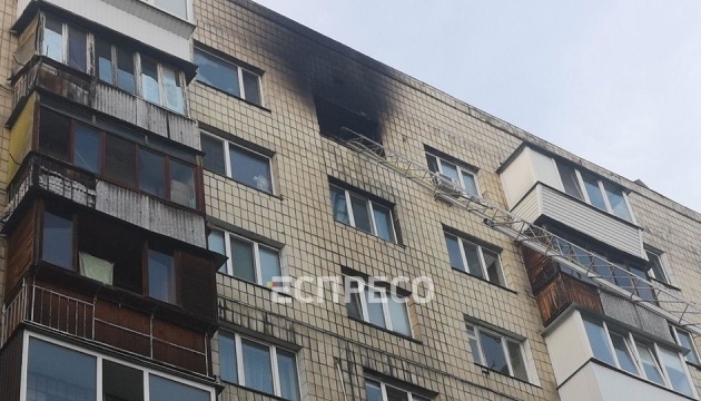 У Києві внаслідок пожежі у багатоповерхівці загинула жінка У Києві внаслідок пожежі у багатоповерхівці загинула жінка