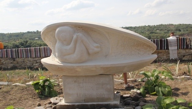 На Вінниччині встановили пам’ятник річковій мідії, яка врятувала село від голоду