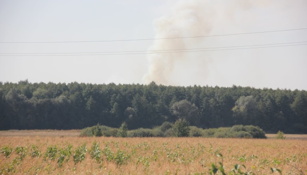 На Вінниччині - пожежа біля арсеналу: з Калинівки та сусіднього села можуть евакуювати дітей
