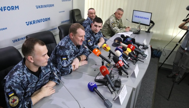Uwolnieni z rosyjskiej niewoli marynarze zorganizowali konferencję prasową w Ukrinform WIDEO ZDJĘCIE
