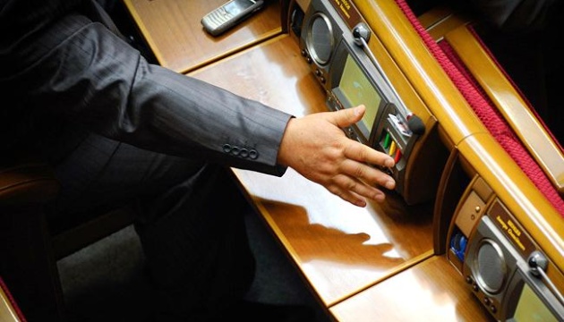 W „Głosie Ukrainy” opublikowano ustawę o karach za „głosowanie na dwie ręce”