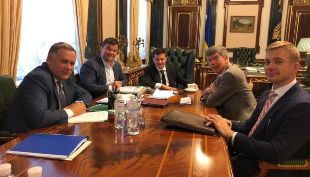 Зеленський зустрівся з Тейлором: США підтвердили стратегічне партнерство з Україною Зеленський зустрівся з Тейлором: США підтвердили стратегічне партнерство з Україною
