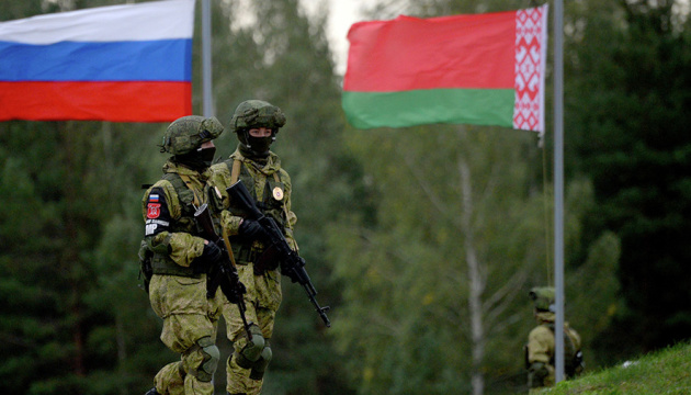 Військові РФ та Білорусі відпрацьовують “протидію терористам” танками та артилерією — InformNapalm
