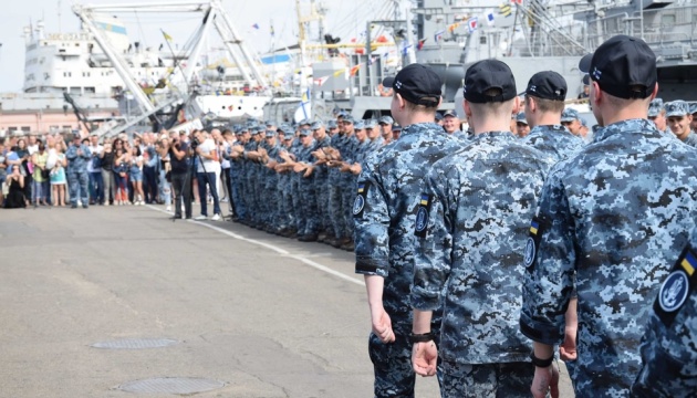 Звільнені з російського полону моряки повернулися до Одеси