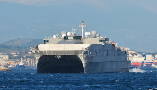 У Чорне море йде корабель ВМС США