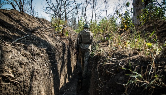 Invaders violate ceasefire in eastern Ukraine four times