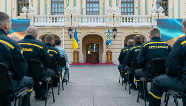 Україна відзначає День рятівника. Зеленський вручив нагороди