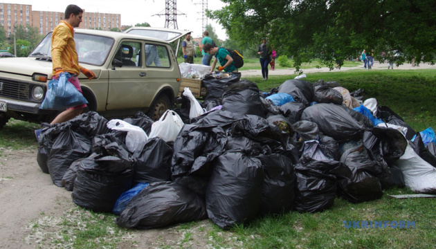 У Всесвітній день прибирання у Житомирі очистять Шодуарівський парк та Замкову гору