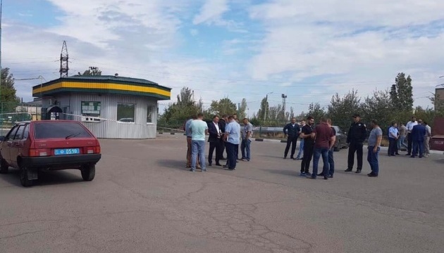 На заправці у Миколаєві знайшли застреленими трьох людей