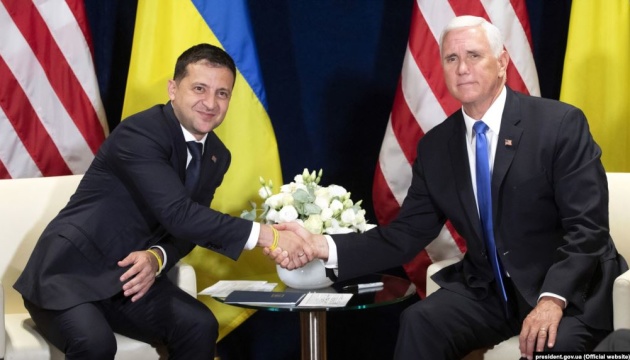 Volodymyr Zelensky s’est entretenu avec Mike Pence