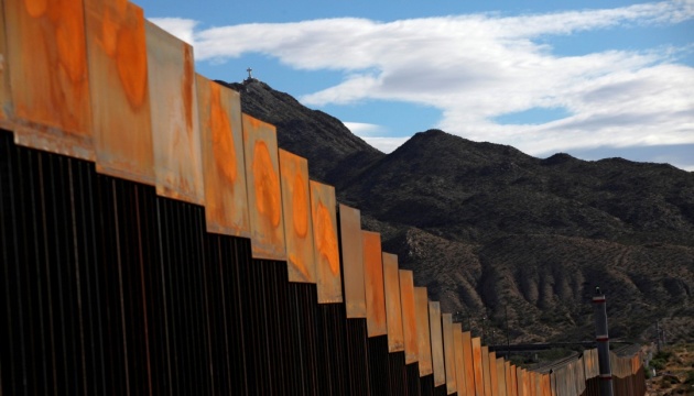 Трамп заявляє, що стіну з Мексикою не подолати - на ній можна смажити яєчню