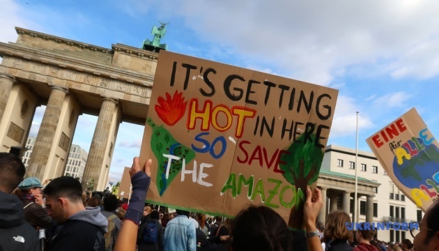 Півтора мільйона людей взяли участь у кліматичних демонстраціях у Німеччині