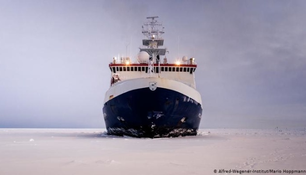 Майже 600 науковців із 17 країн: найбільша в історії експедиція вирушила до Арктики
