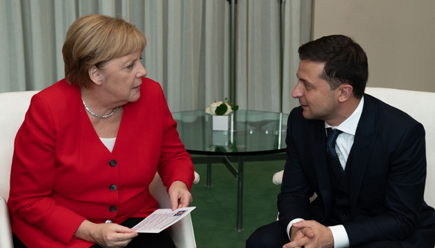 Zełenski rozmawiał z Merkel o przygotowaniach do „Szczytu normandzkiego” 