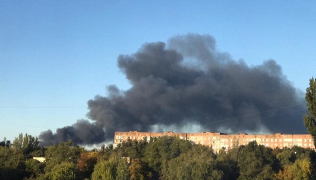 ドネツィク市で爆発音・黒煙　「ＤＰＲ」弾薬庫で火災