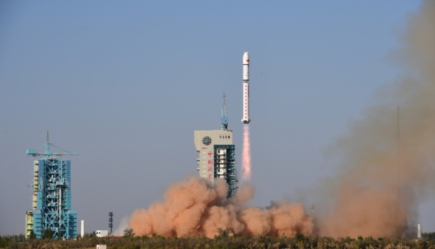 Китай запустив супутник, який допоможе у боротьбі зі стихійними лихами