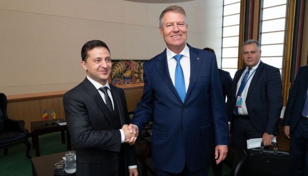 Зеленський - президенту Румунії: Запрошуємо ваших інвесторів до України