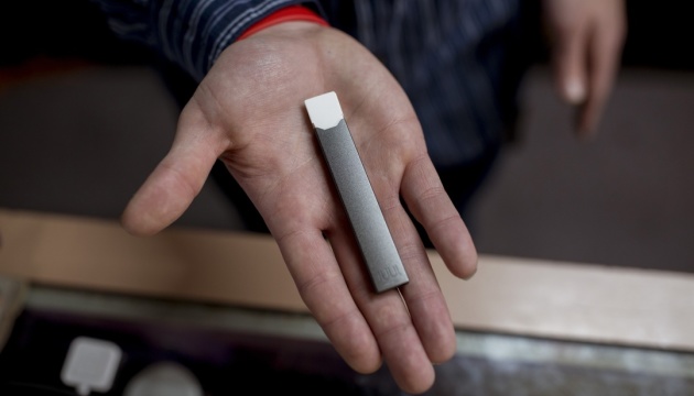 Через смерті від вейпінгу звільнився глава фірми з виробництва е-сигарет
