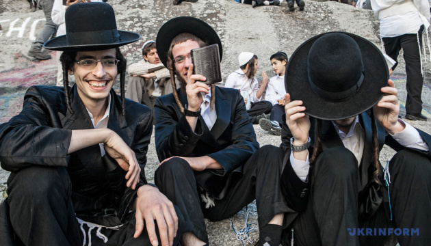 About 22,000 Hasidic pilgrims arrive in Uman