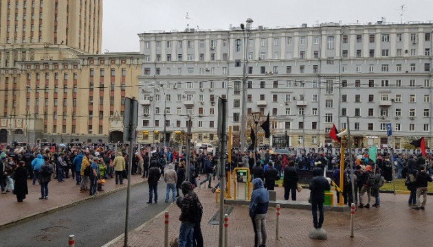 У Москві на мітинг за звільнення політв’язнів вже прийшли 9 тисяч осіб