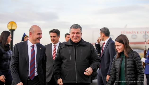 Avákov se reúne con su homólogo turco en Kyiv 