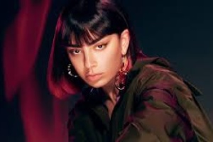 La chanteuse britannique Charli XCX a tourné un clip vidéo à Kyiv