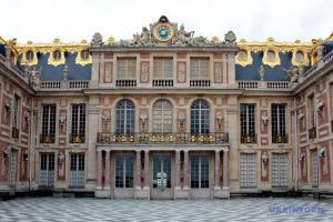 Допомогло відро води: у Версальському палаці горів дах